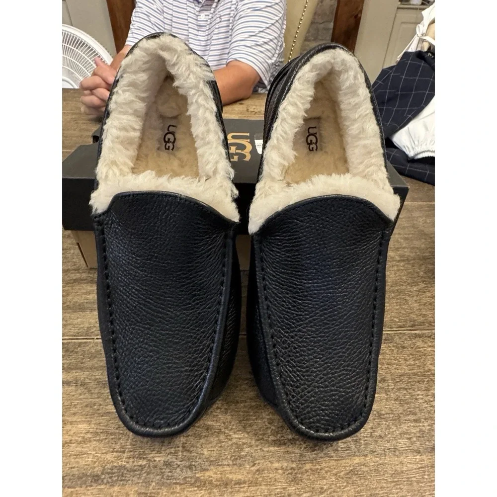 UGG ASCOT LEATHER MENS SLIPPERS Loafer US Size 9 Black Leather Sheepskin Lining